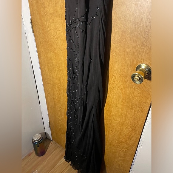 silk evening gown - Picture 7 of 8